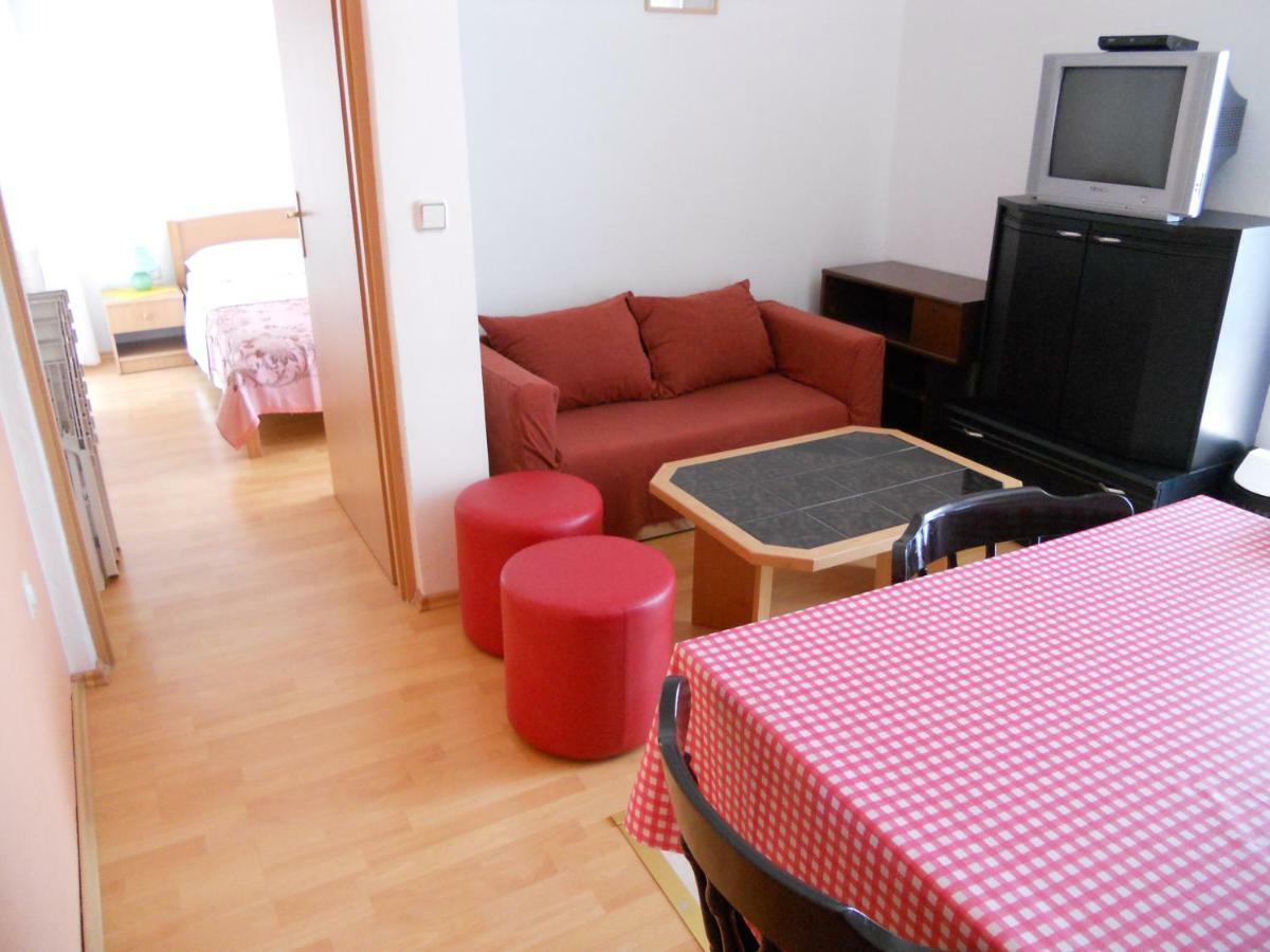 Apartments Violeta Бетина Екстер'єр фото