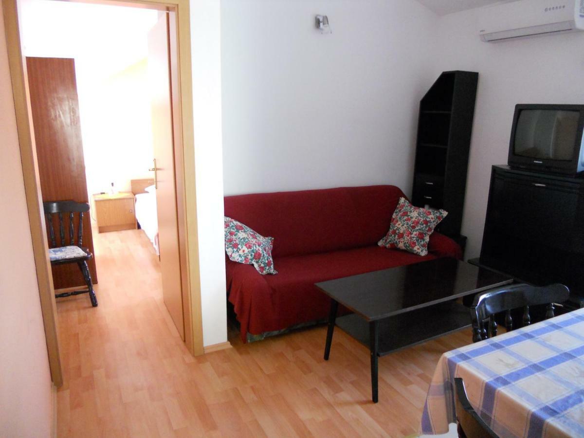 Apartments Violeta Бетина Екстер'єр фото